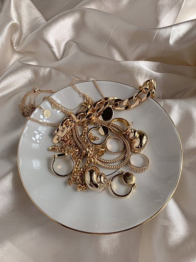 Découvrez la Gommette en Or chez Franco-Nevada Joaillerie d'Or , un bijou d'exception alliant raffinement et élégance intemporelle . Confectionnée avec de l'or pur, cette pièce délicate sublime chaque tenue avec une touche de luxe discrète. Idéale pour un cadeau précieux ou un investissement durable, la gommette en or Franco-Nevada incarne la perfection artisanale et le prestige. 💎✨